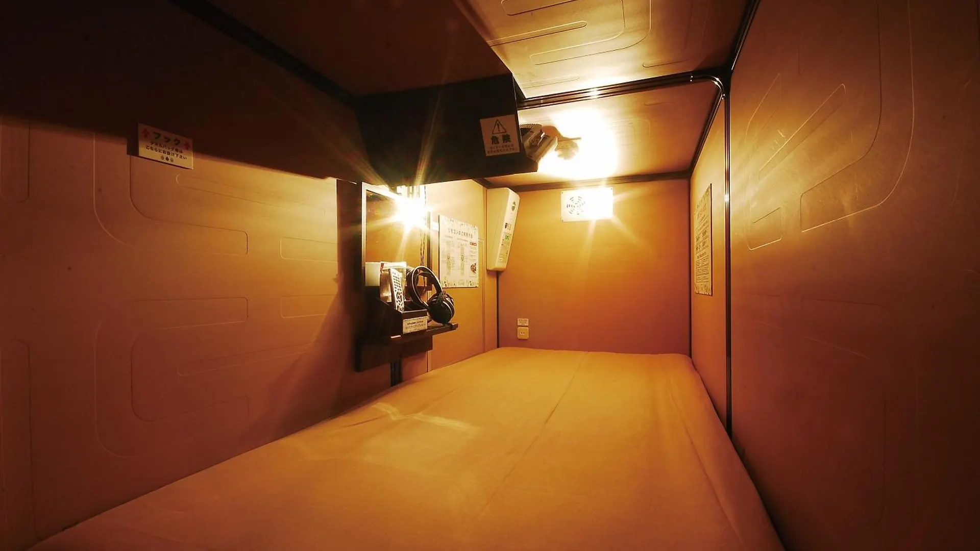 Anshin Oyado Shinbashi Ekimaeten Tokyo Capsule hotel