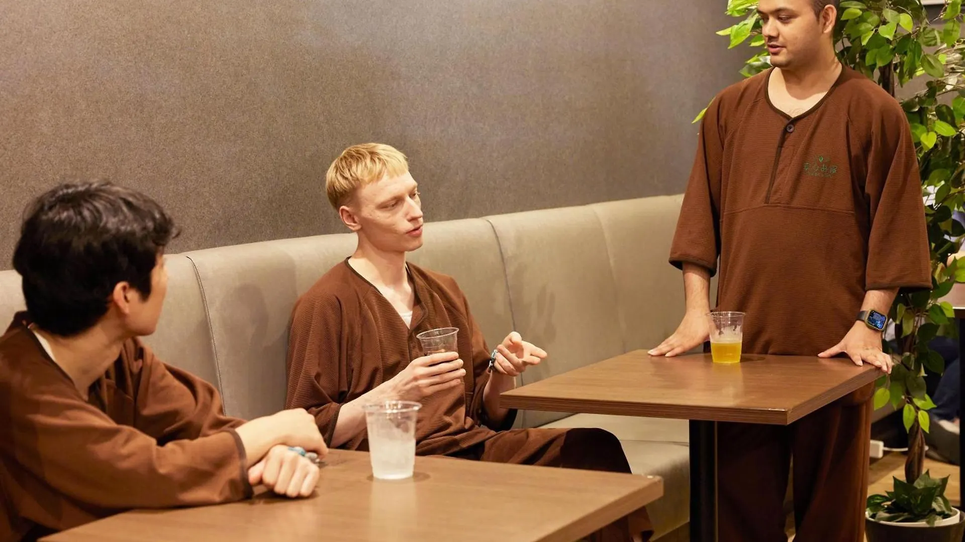 Hôtel capsule Hotel Anshin Oyado Ginza Shimbashi Station - For Men à Tōkyō