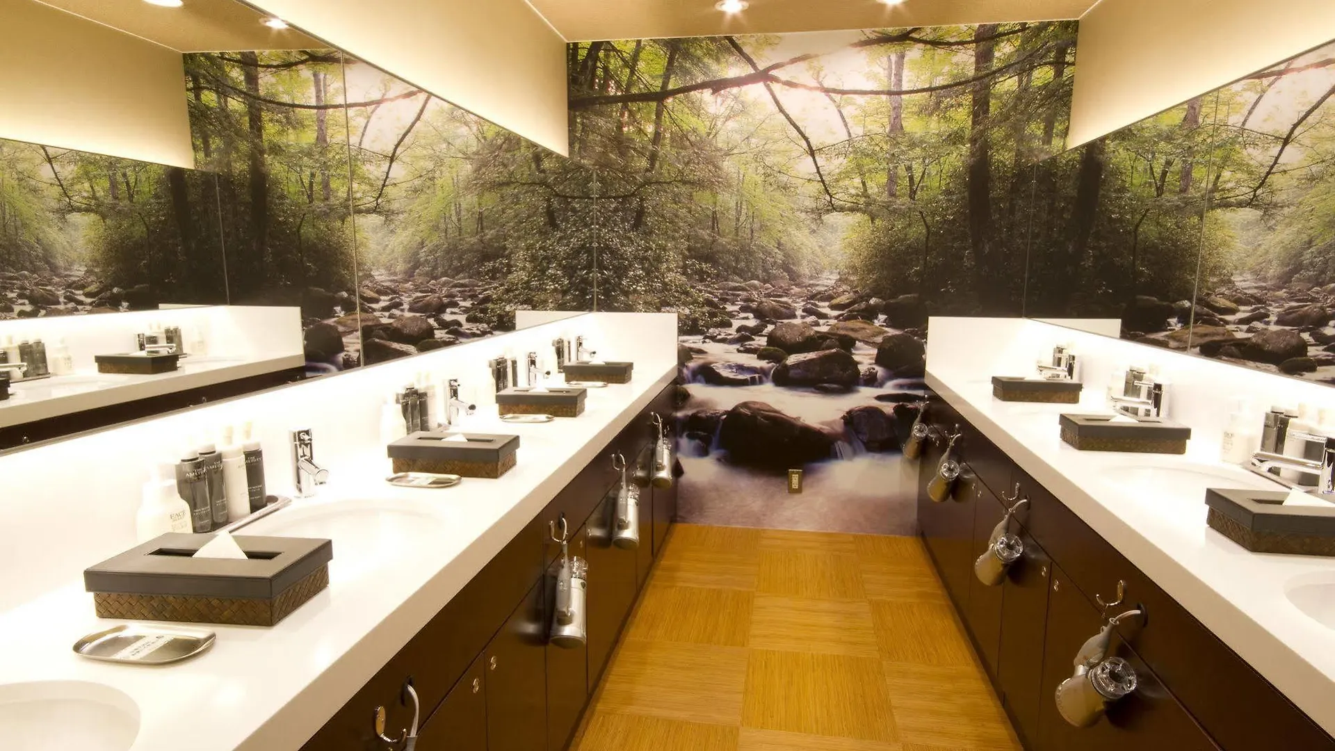 Hôtel capsule Hotel Anshin Oyado Ginza Shimbashi Station - For Men à Tōkyō Japon