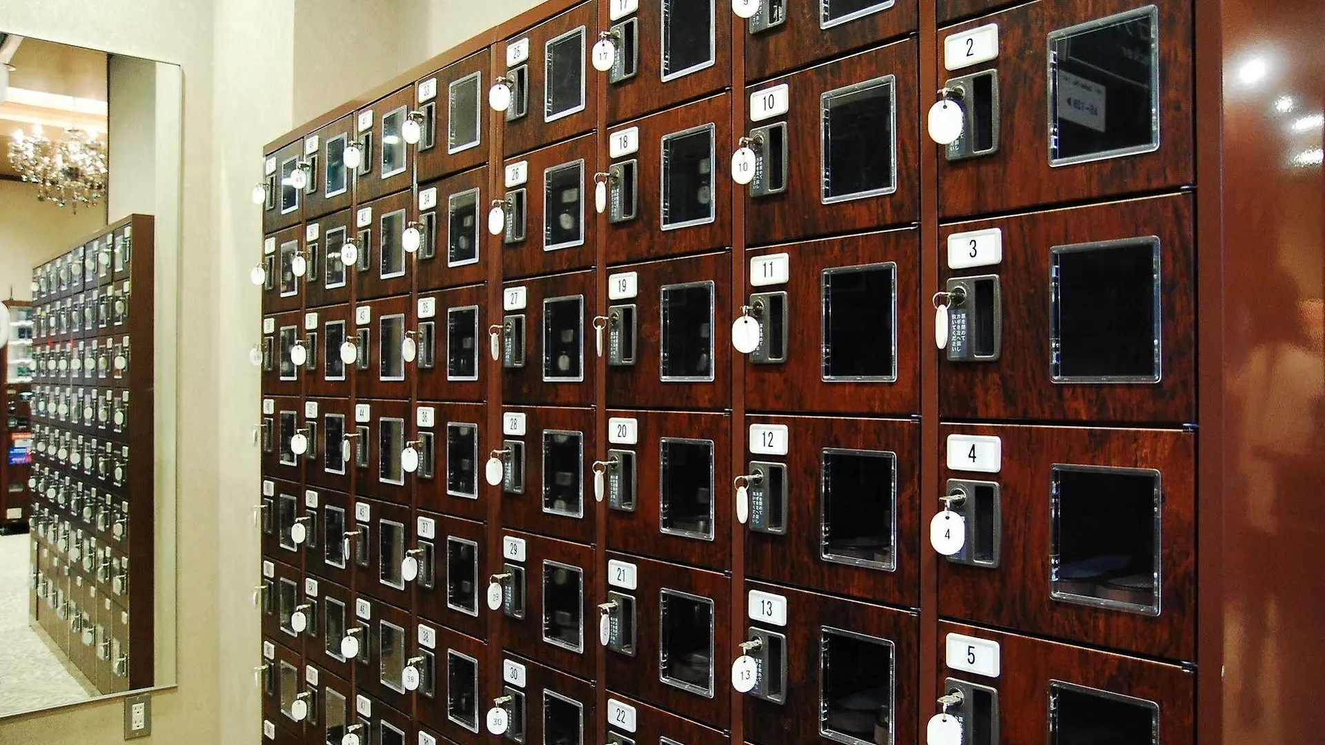 Hôtel capsule Hotel Anshin Oyado Ginza Shimbashi Station - For Men à Tōkyō