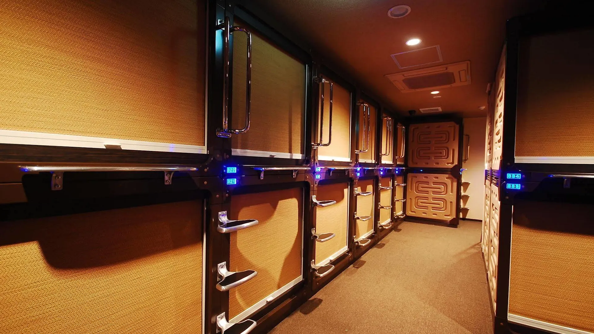 Anshin Oyado Shinbashi Ekimaeten Tokyo Capsule hotel
